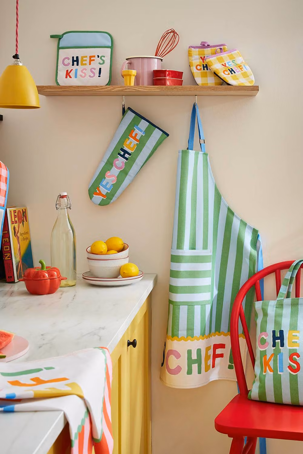 Ulster Weavers Yes Chef Foodie Inspired Print 100% Cotton Double Oven Glove in Multicolour – 3