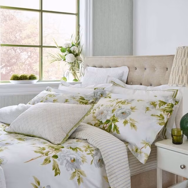 Sanderson Adele Super King Size Cotton Mako Satin Duvet Cover and Pillowcase Set in English Pear White Floral Design, W: 200 cm x L: 220 cm