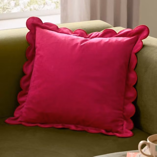 furn. Lil Scallop Velvet Decorative Cushion in Pink and Red, W/D/H: 45 x 45 x 45 cm