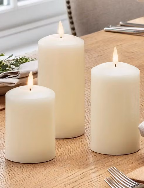 Lights4fun TruGlow Set of 3 Ivory Wax Pillar LED Candles with Flicker Effect and Timer