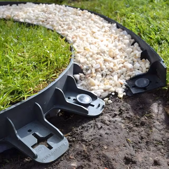 Primrose Flexible Garden Lawn Edging in Black