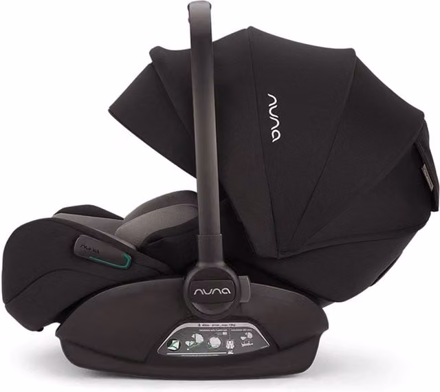 Nuna ARRA Flex Car Seat in Caviar with ISOFIX Base