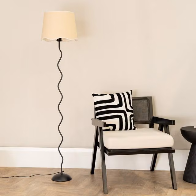 ValueLights Wiggle Floor Lamp with Scallop Trim Shade in White
