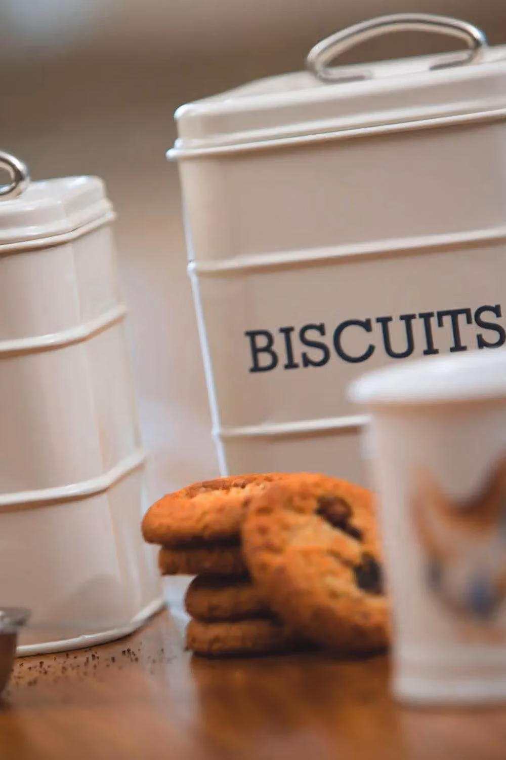 Living Nostalgia Airtight Metal Biscuit Tin in Beige, W: 14.5 cm, D: 19.0 cm – 3