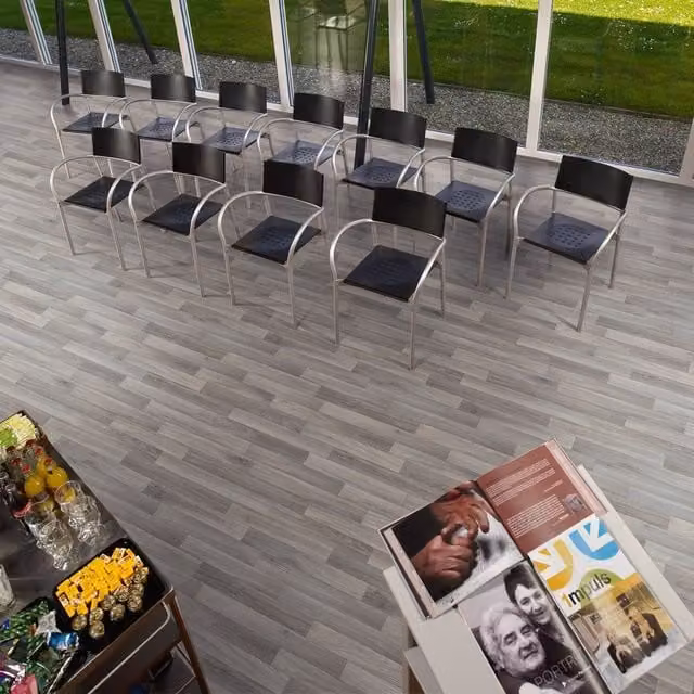 Chainti Classic Wood Look Sheet Vinyl Flooring in Grey and Brown, Thickness: 2.8 mm, W: 200 cm, L: 900 cm