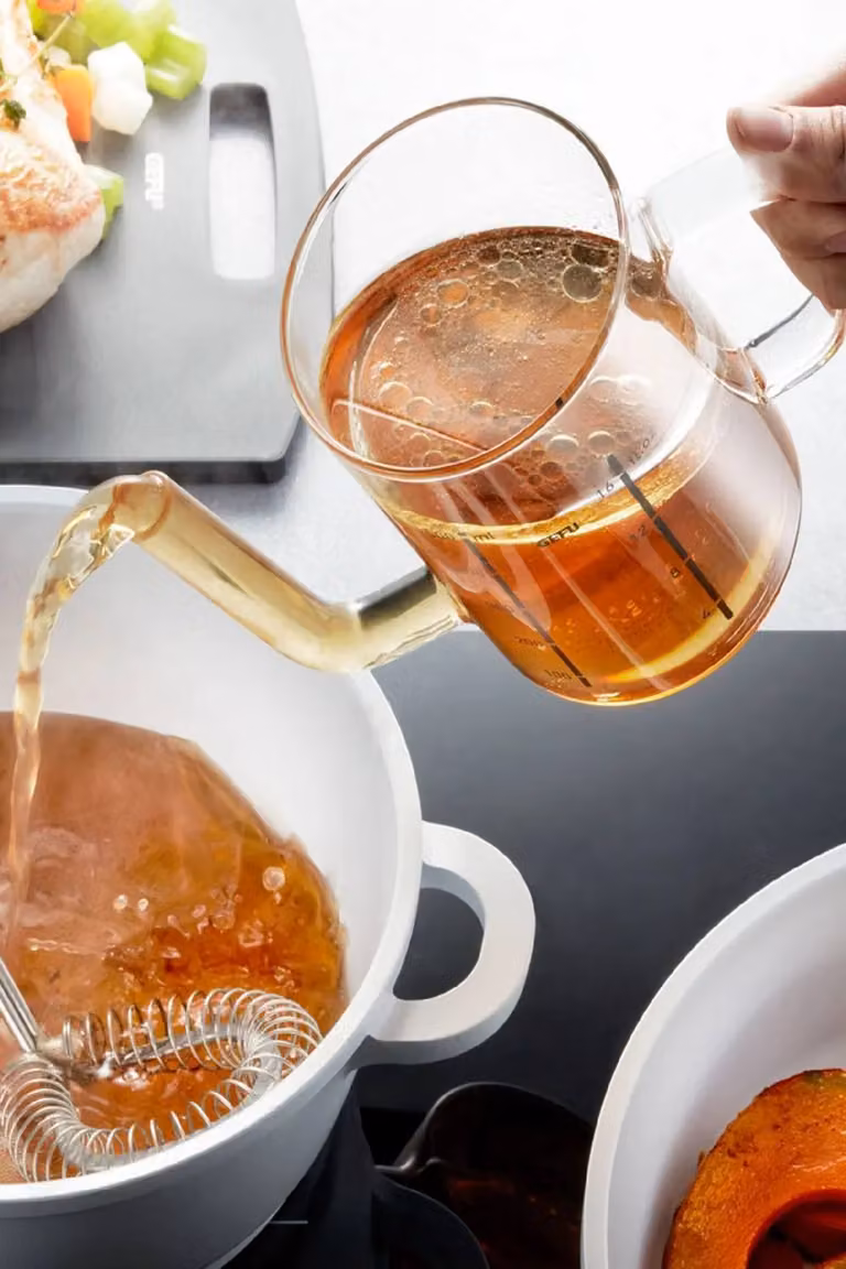 Gefu SEPARATO Gravy and Fat Separator with Fine Mesh Sieve in Transparent Glass and Stainless Steel