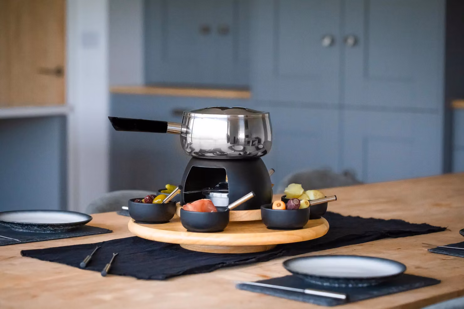 Artesa Six Person Party Fondue Set in Silver – 2