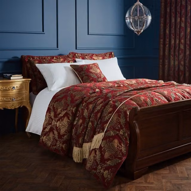 Paoletti Shiraz Burgundy Jacquard Chenille Bedspread W/D: 275 x 275 cm