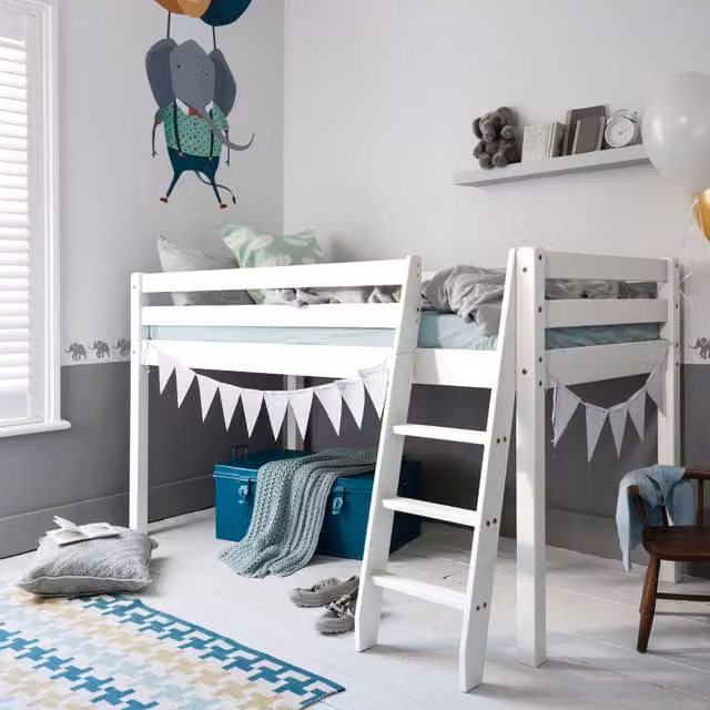 Noa and Nani Moro Cabin Bed for Children in Classic White Lacquered Pine