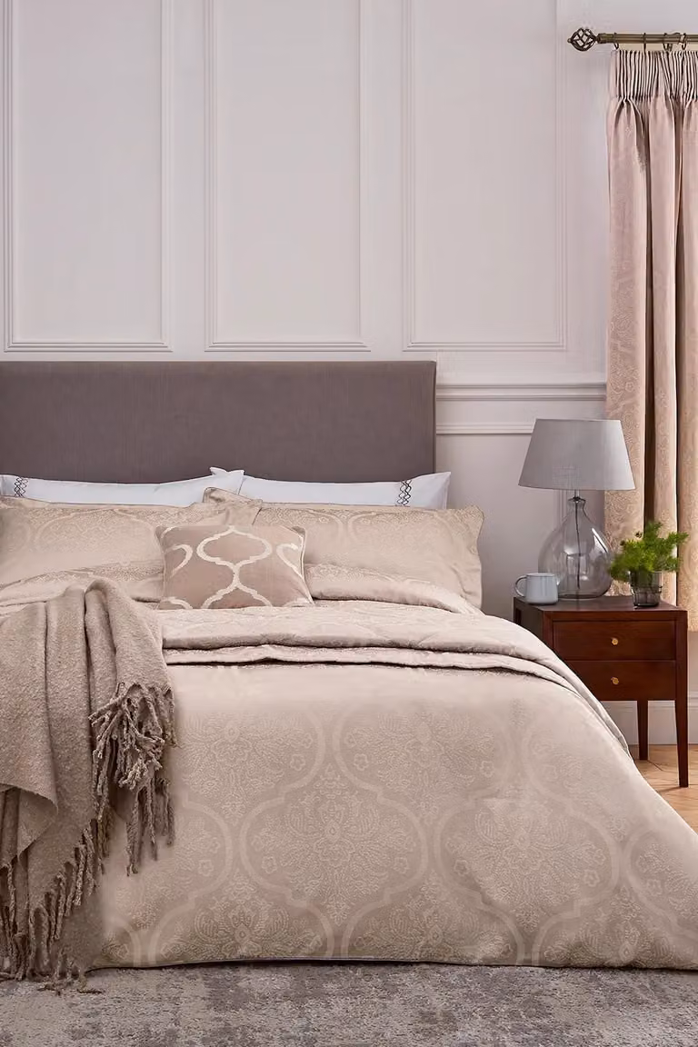 1951 Reza Jacquard Throw in Pink and Beige