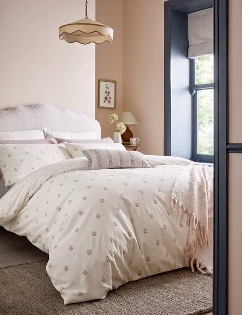 Laura Ashley Harthill Daisy Pure Cotton Seersucker Bedding Set, White, 200 x 200 cm