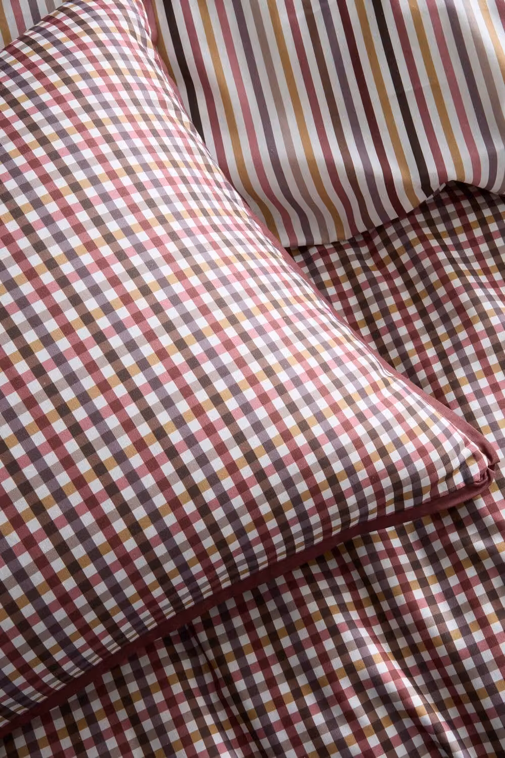 Appletree Micro Check 100% Cotton Reversible Duvet Cover Set in Red, 200 x 200 cm – 2