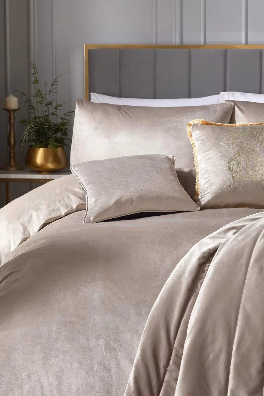 Laurence Llewelyn-Bowen Montrose Luxury Velvet Duvet Cover Set in Beige, W/D/H: 180 x 200 cm – 2