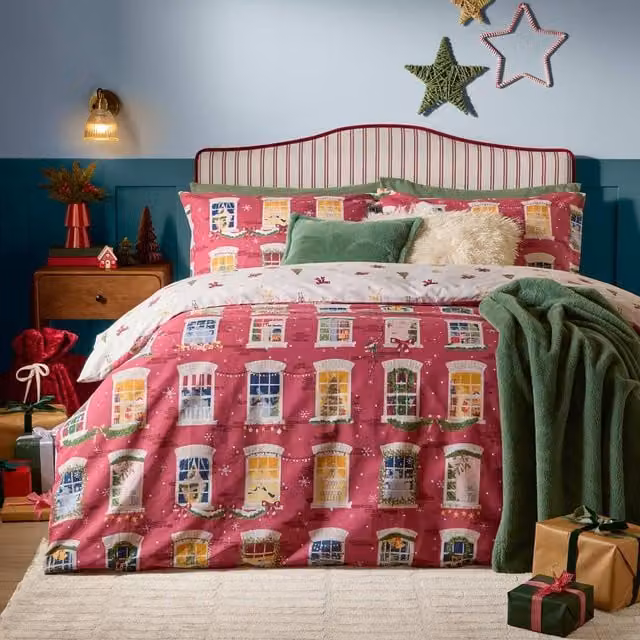 Furn Christmas Eve Reversible Duvet Cover Set in Red, W: 140 cm, H: 200 cm – 1