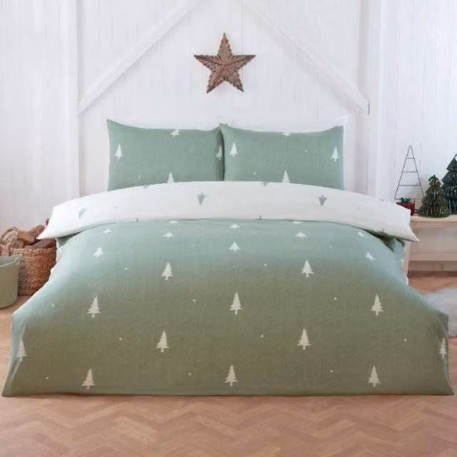 Rapport Home Single Christmas Microfibre Reversible Duvet Cover Set with Envelope Pillowcase in Green and White, W/D/H: 135 x 200 cm