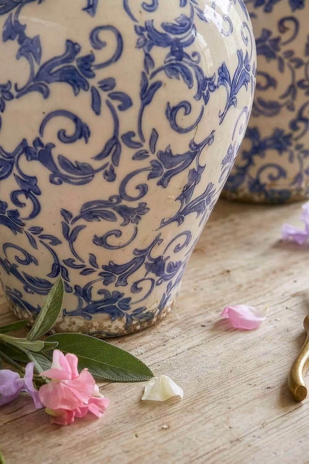 Dibor Vintage Solene Large Blue and Beige Floral Round Ceramic Flower Vase, H 28 cm x Dia 23 cm – 2