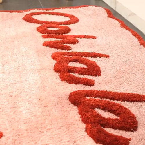 Mooky Mats Ooh La La Slogan Scallop Bath Mat in Red and Pink, W: 80 cm, D: 50 cm – 3