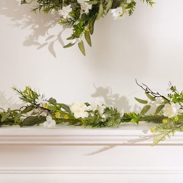 Scottish Everlastings Ltd White Floral Daisy Garland, 150 cm – 1