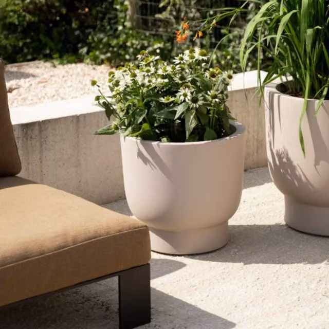 Elho Amber Grail 30 Indoor and Outdoor Planter, Beige – 1