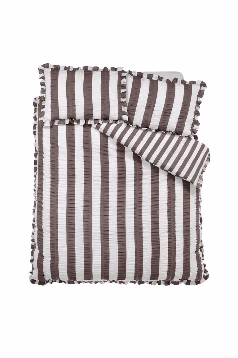 Catherine Lansfield Seersucker Frill Stripe Duvet Cover Set in Brown, W/D/H: 200 x 220 cm with 140 x 200 cm pillowcases