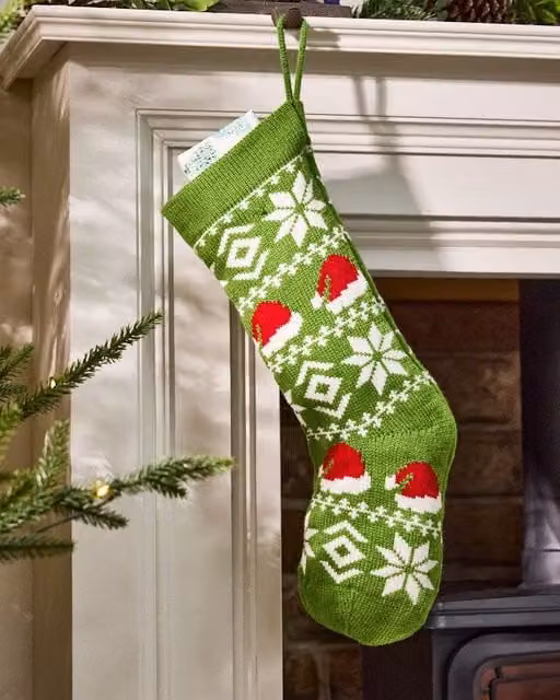 Dibor Set of 4 Chunky Knit Christmas Santa Hats in Green, Red and White