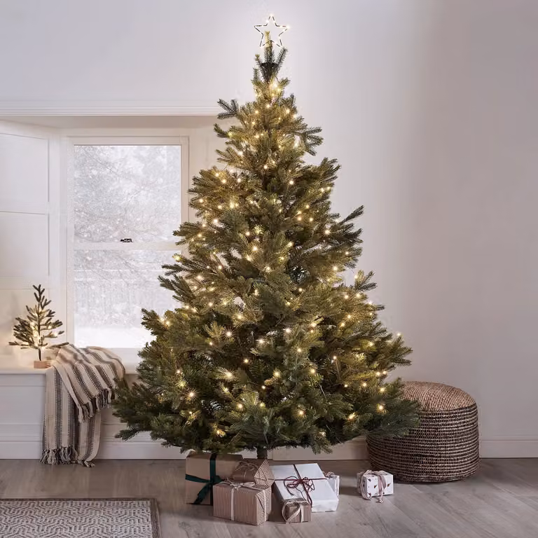 Lights4fun Osby Star LED Tree Topper and Micro Christmas Tree Lights in Green with 255 Warm White LEDs and Waterfall Effect