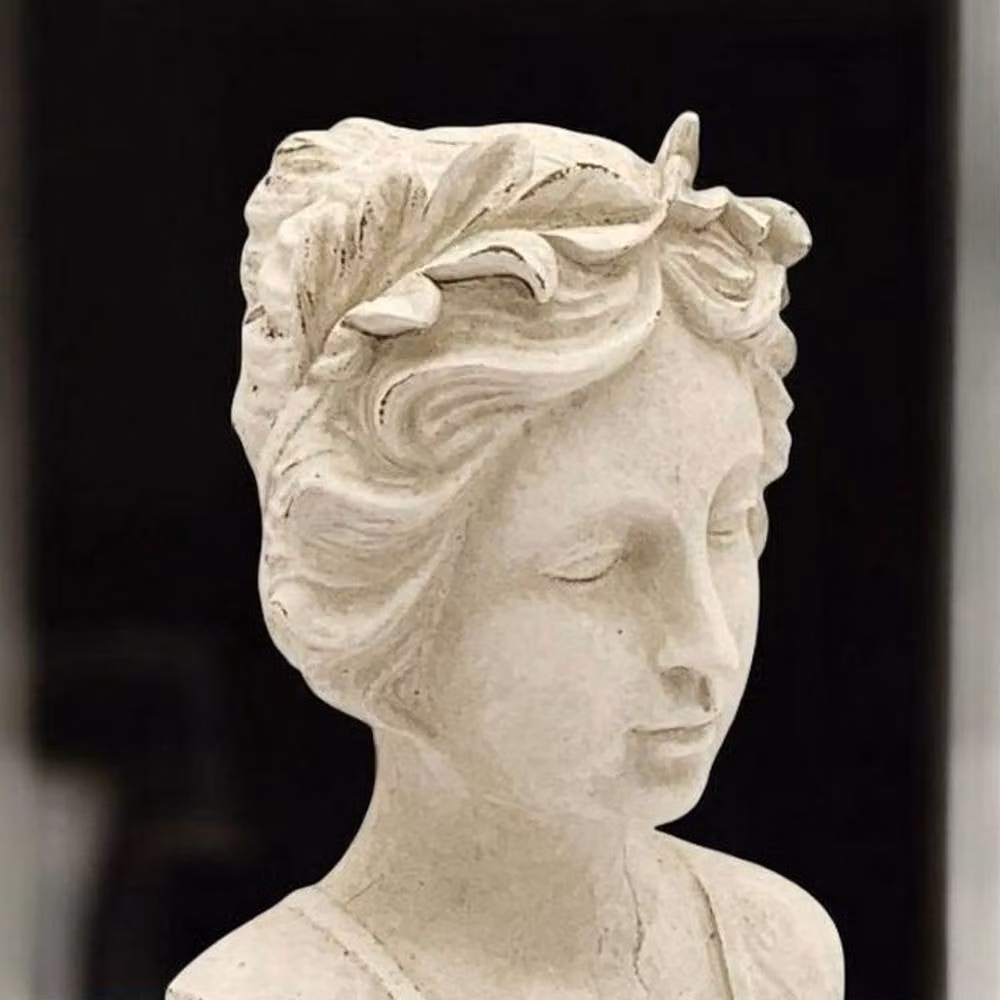 Minster Classic Bust Ornament in Beige, W: 19 cm, D: 22 cm, H: 38 cm – 2