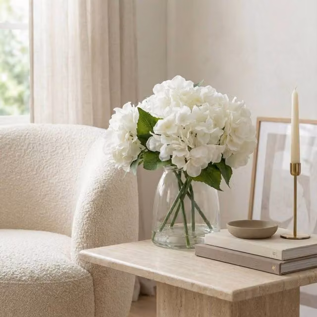Madison & Mayfair White Hydrangea Floral Arrangement in a Transparent Glass Vase, Height: 28 cm