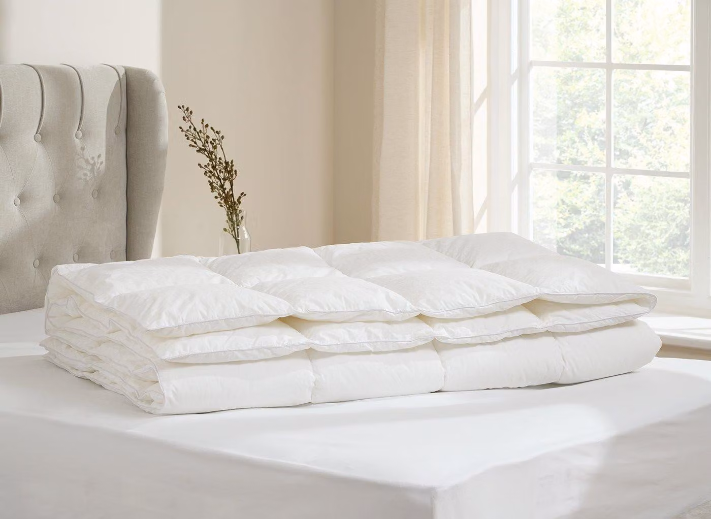 TheraPur Cool 10.5 Tog White Microfibre Allergy-Friendly Cooling Duvet