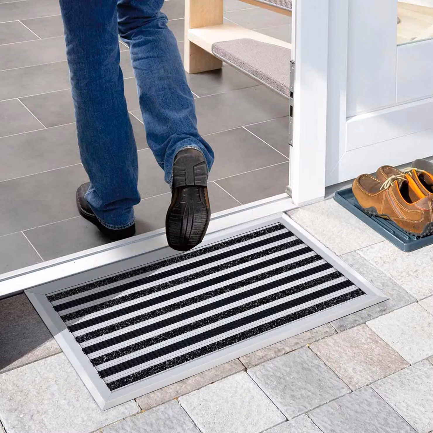 Nicoman Grey Aluminium Ribbed Barrier Dirt-Trapper Door Mat with Carpet, W: 60 cm, D: 40 cm – 4