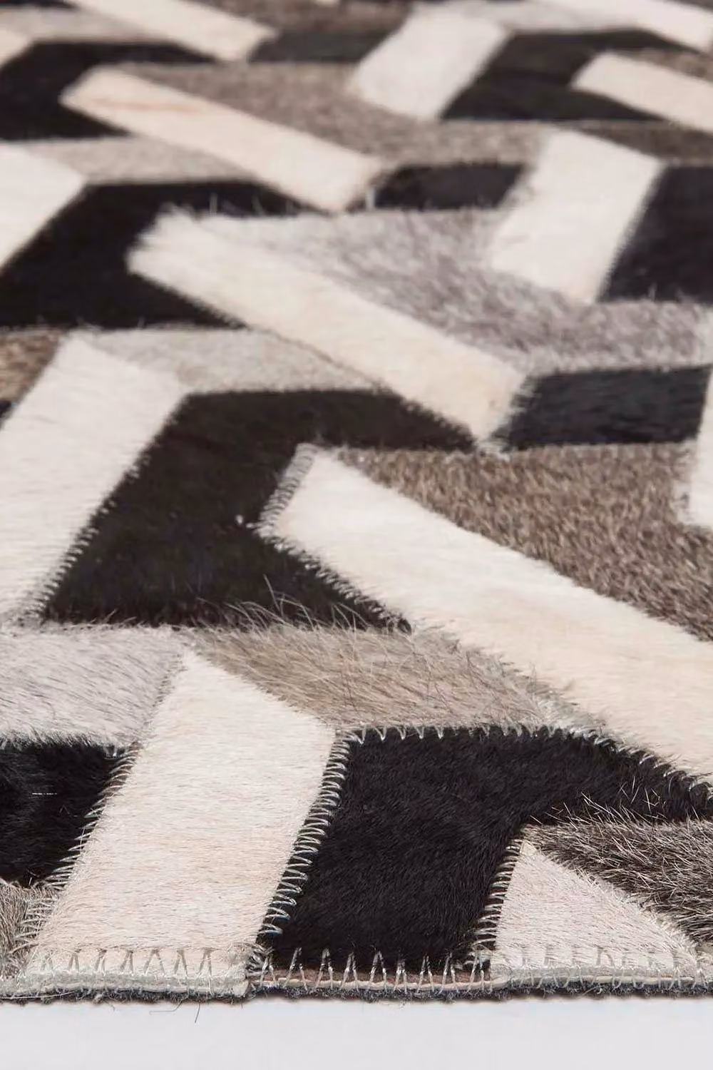 Homescapes Grey and Black Geometric Woven Leather and Wool Rug, W: 90 cm, L: 150 cm – 4