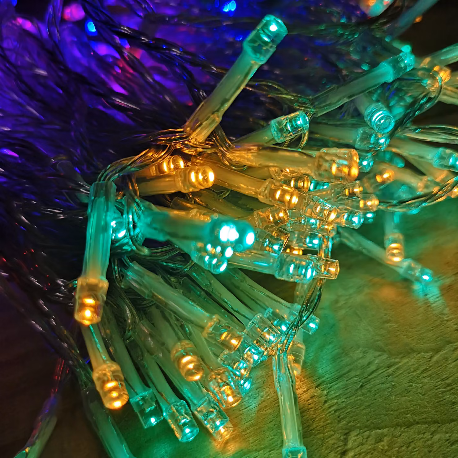 Samuel Alexander 20m Battery Operated Christmas String Lights with 200 Multi-Coloured LEDs on a Transparent Cable – 3