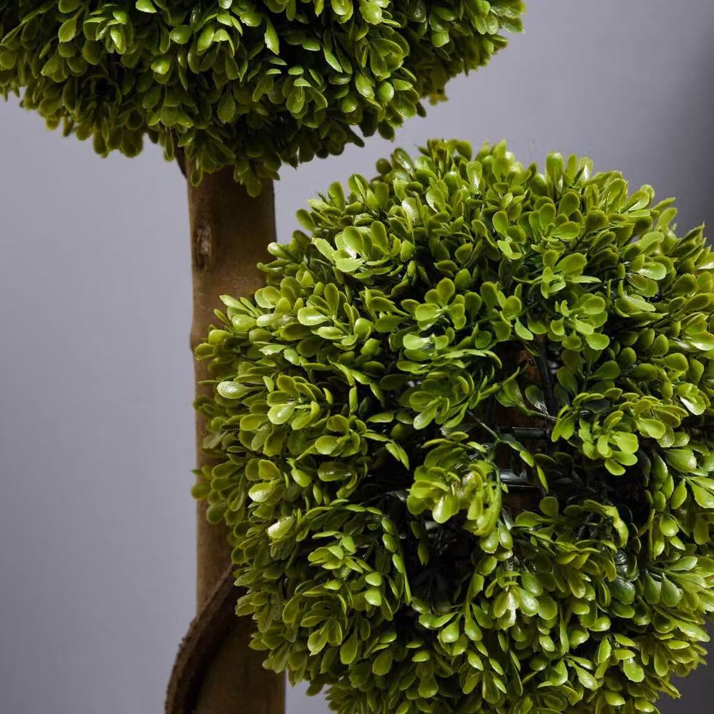 Wyld Haus Set of 2 Green Round Artificial Boxwood Ball Topiary Trees in Black Pots, Height: 27 cm – 6