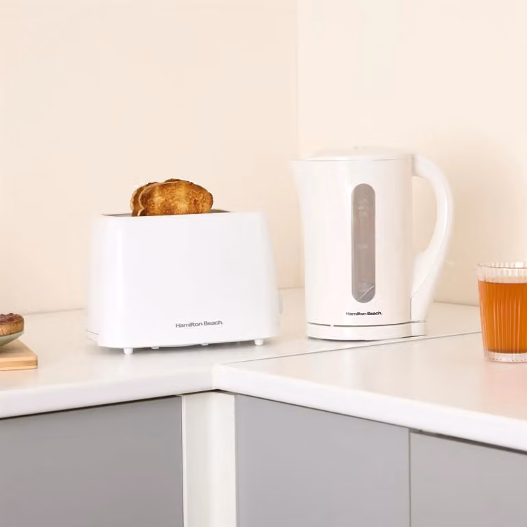Hamilton Beach Essential Kettle and Toaster Set in White