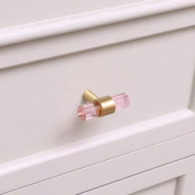 Melody Maison Gold and Pink Polished Acrylic T-Bar Shaped Drawer Handle