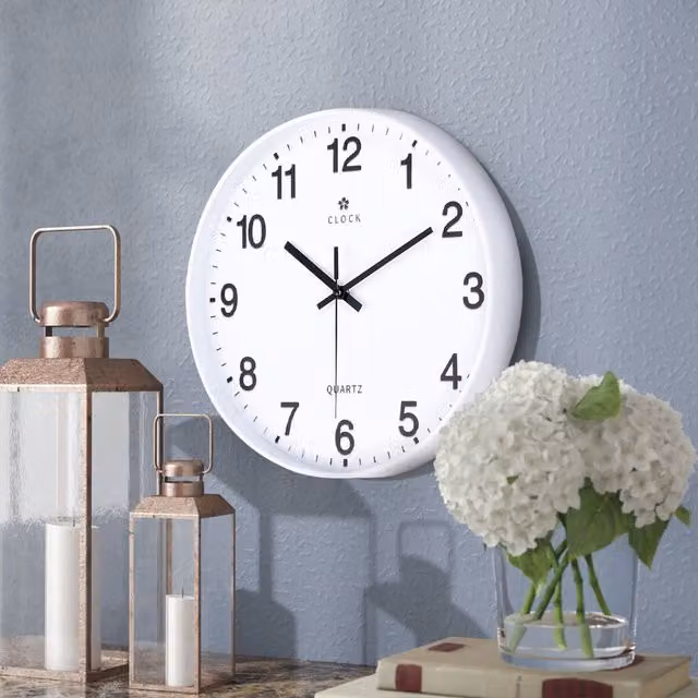 Livingandhome Silent Quartz Round Wall Clock in White and Black, Diameter: 30.48 cm