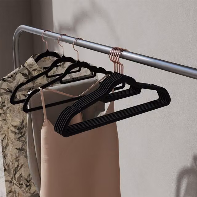 SONGMICS Non-slip Velvet Clothes Hangers with Tie Bar and Swivel Hook, Black and Gold