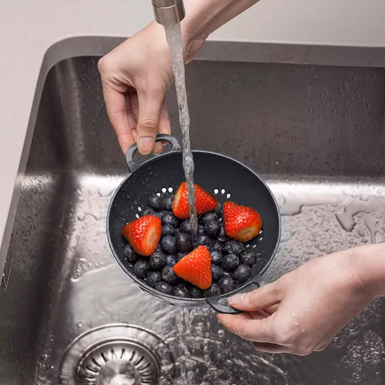 Zeal Melamine Colander in Grey, 15cm – 1