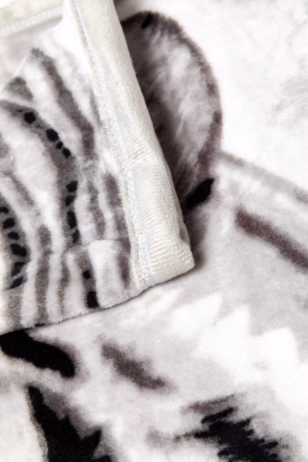 Snug City White Tiger Print Fleece Blanket, Multicolour, W/D/H: 150 x 200 cm – 3