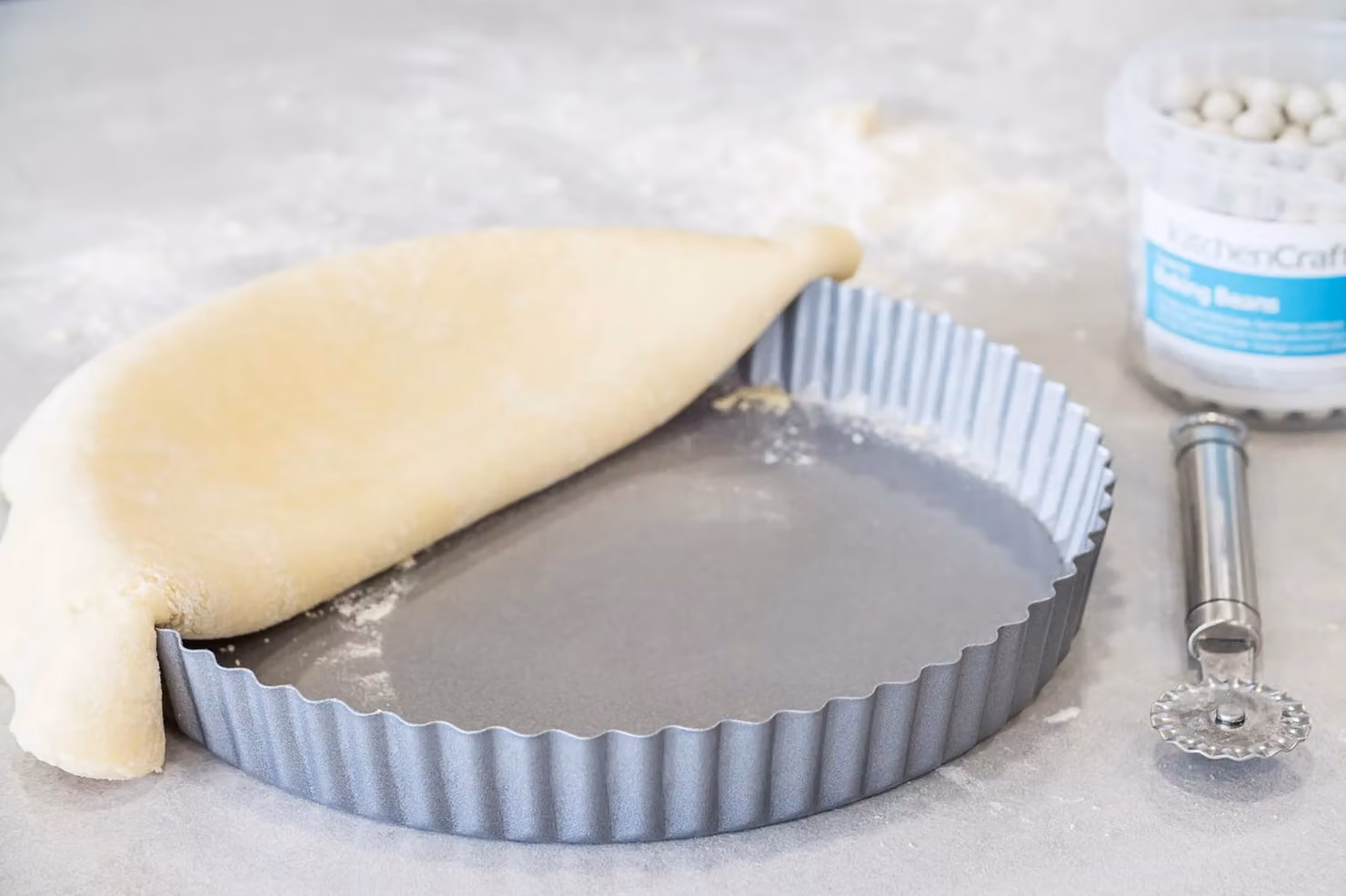 KitchenCraft Non-Stick Loose Base Round Tart Tin, Grey, Diameter: 24.5 cm – 3