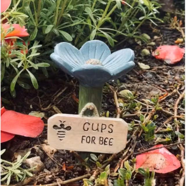 Quipulse Blue Flower-Shaped Resin Bee Watering Station – 1