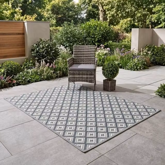 Garden Greatness Aztec Outdoor Diamond Pattern Garden Rug in Dark Grey, W/D/H: 75 x 45 x 1 cm