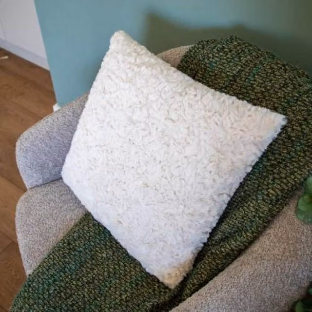 Madison & Mayfair Cream Faux Fur Square Cushion, W/D/H: 45 x 45 x 45 cm – 2