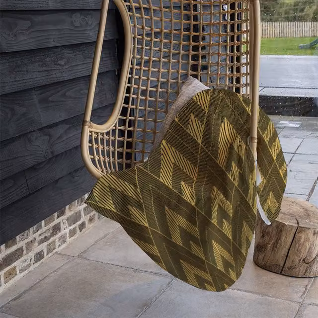 Benjamin Tate Design Black and Gold Striped Triangles Fleece Blanket, W/D/H: 120 x 150 cm – 1