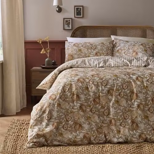 Dreams & Drapes Orchard Pears Reversible Polycotton Duvet Cover Set in Sand, Includes 1 Duvet Cover (W: 140 cm, L: 200 cm) and 1 Pillowcase (W: 50 cm, L: 75 cm)
