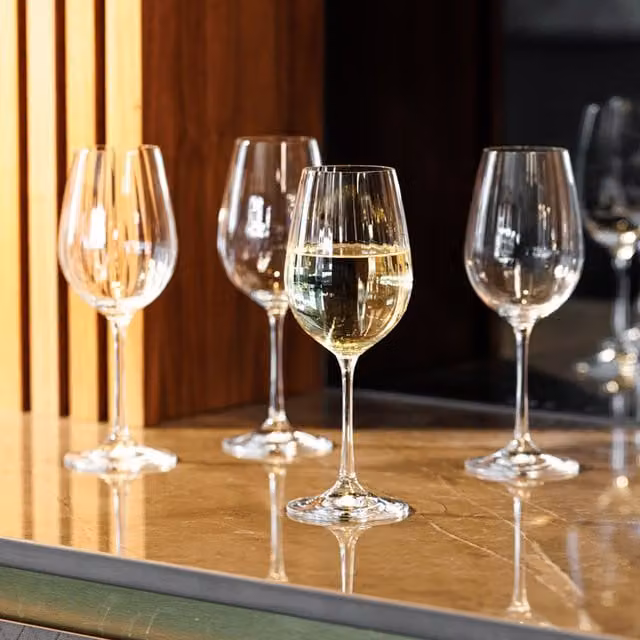 Mikasa Clear Crystal Wine Glasses, Set of 4, 350ml per glass