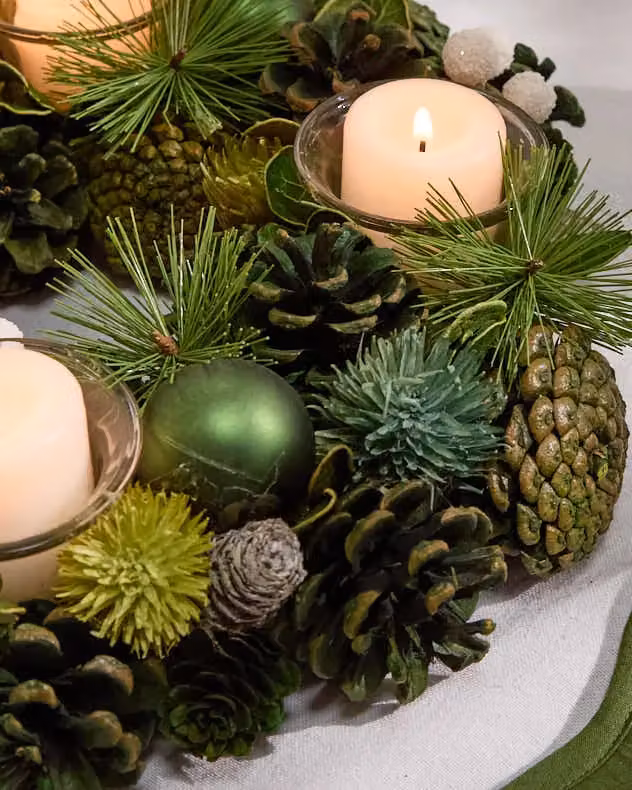 Dibor Set of 2 Woodland Green Round Glass Tealight Candle Holders for Christmas Tabletop Decoration, Diameter: 30 cm – 4