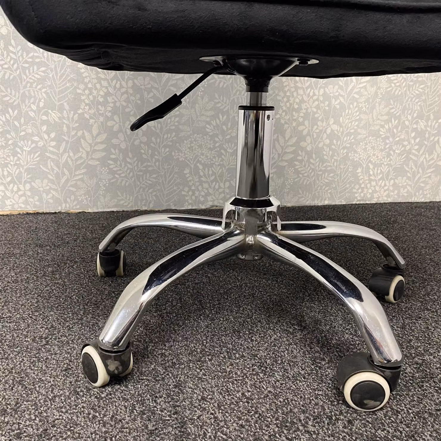 KOSY KOALA Black Velvet Swivel Office Chair with Armrests and Castors, H 92.0 x W 60.0 x D 60.0 cm – 3