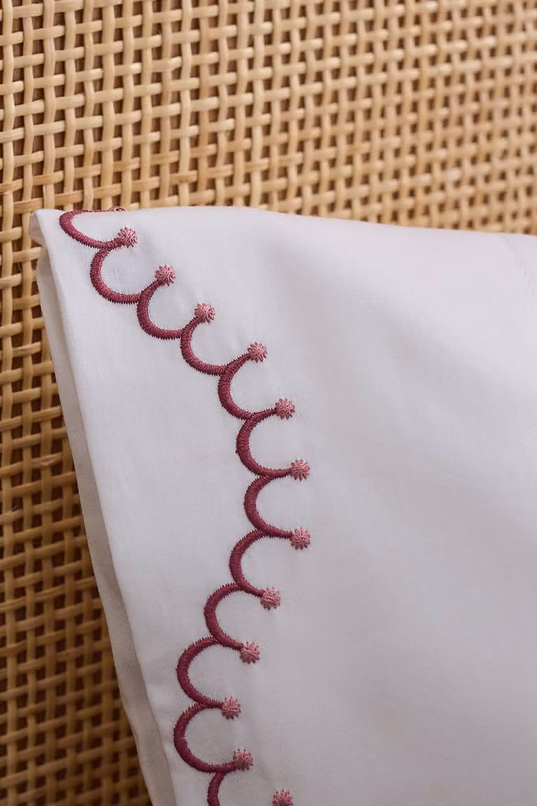 Christy Lucerne Scallop Luxury Cotton Sateen Standard Pillowcase Pair in Pink and White