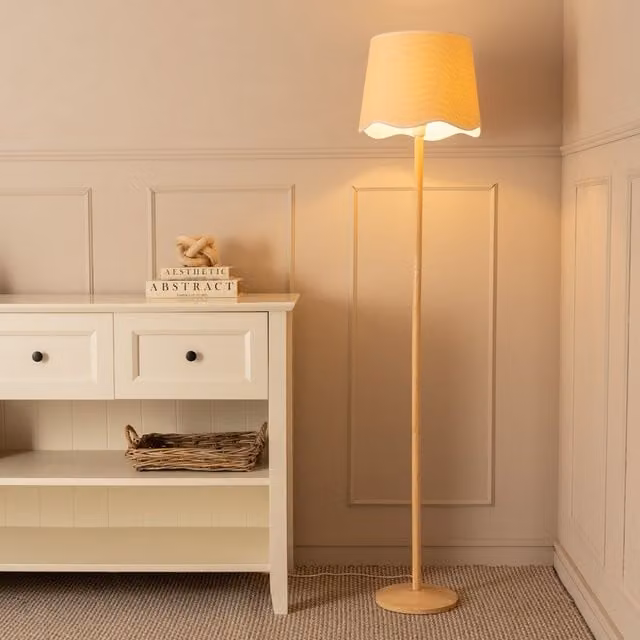 ValueLights Triston Wood Floor Lamp with White Scallop Trim Tapered Fabric Shade